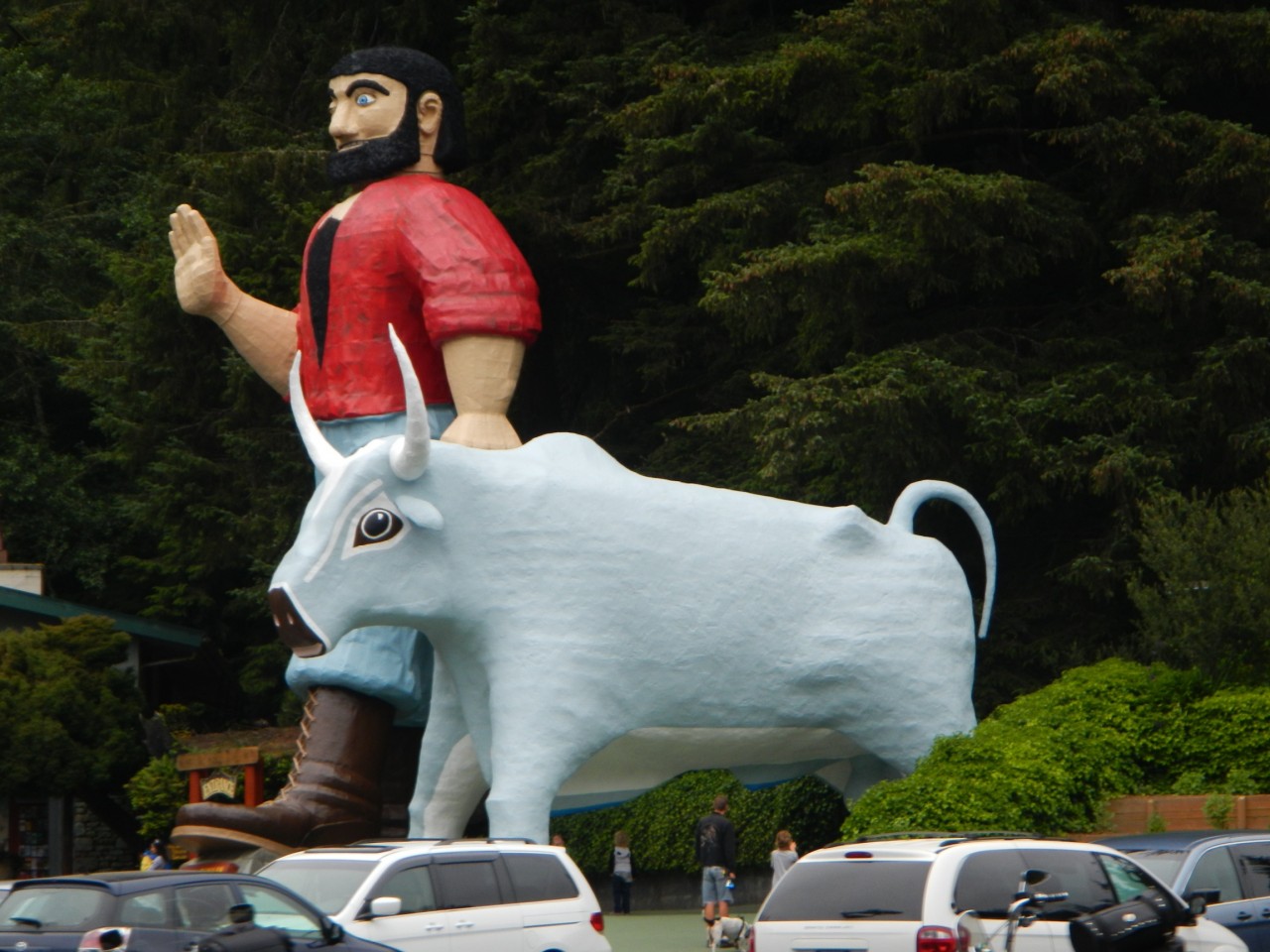 Paul Bunyon and Babe Paul Bunyon Statue